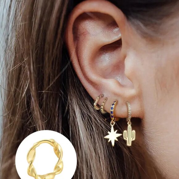 Huggie Earrings Gold Earrings Dainty Wave huggie Minimalist Earrings Adorable - Picture 14 of 16